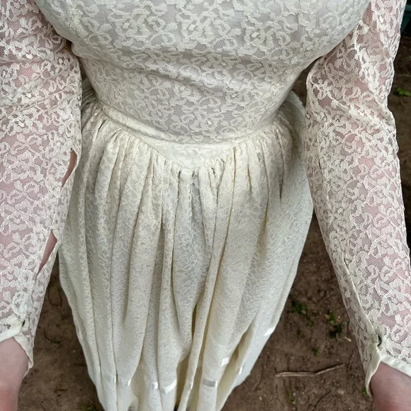 Vintage lace 1960’s long sleeve lace wedding dress - Picture 9 of 13